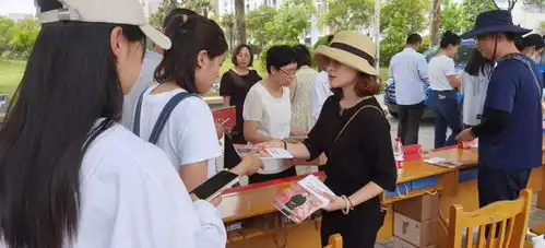 深化政校合作潜移默化育人校馆联袂打造档案话百年党史学习教育课