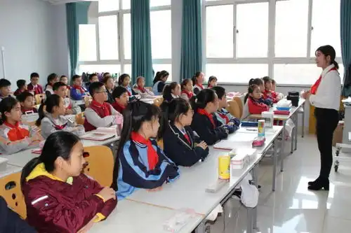 好队长学校丨2020年全面素质提升培训红领巾少先队主题板报设计