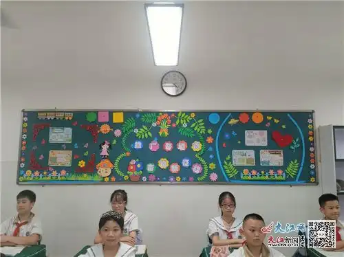 九江市双峰小学开展推普周主题黑板报展示活动组图