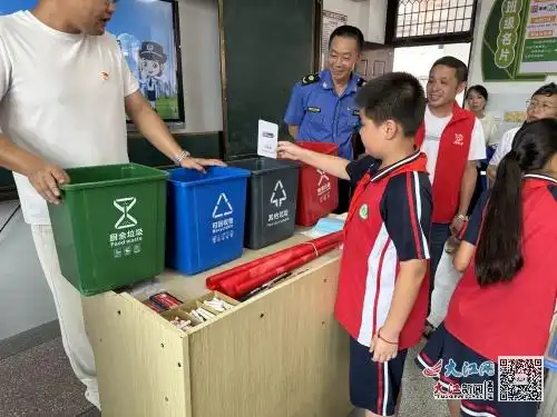 资溪县泰伯小学加强垃圾分类宣传教育图