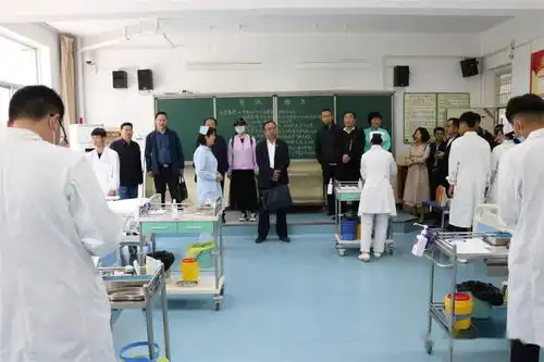 全区职业院校双优互观互评领导专家来市职业技术学校检查指导