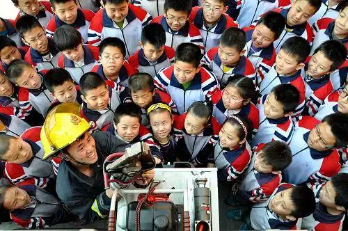 消防安全教育结合vr技术,完善校园消防安全制度