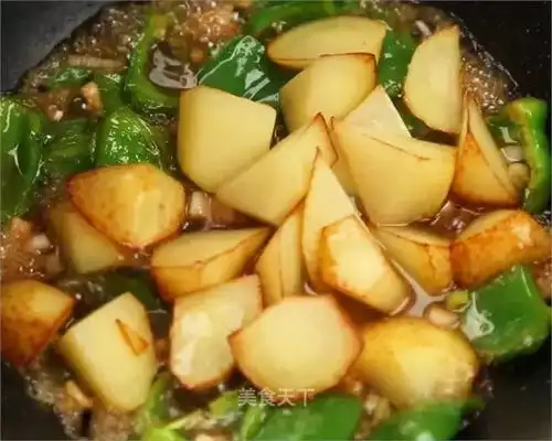 地三鲜土豆软糯,茄子多汁,辣椒脆爽,不好吃怎敢叫地三鲜