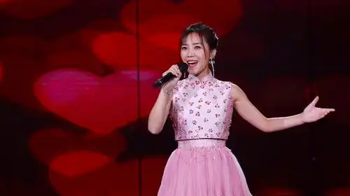 刀郎在演唱会痛哭,徒弟在直播间被骂哭,云朵回应缺席演唱会原因