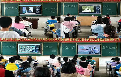 潢川县伞陂中心小学开展法制教育宣传周活动