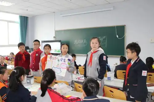 好队长学校丨2020年全面素质提升培训红领巾少先队主题板报设计