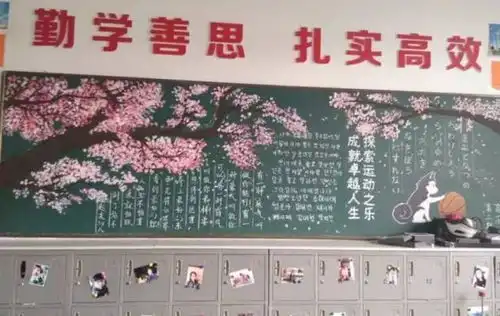 小学生的黑板报走红,美术天赋令人称奇,老师看后赶紧擦掉